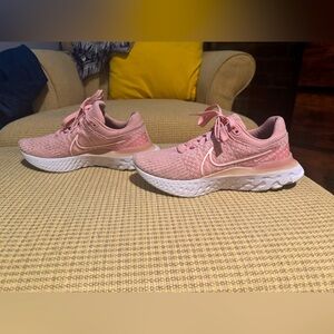 Almost brand new condition. Nike size 8 pink and white